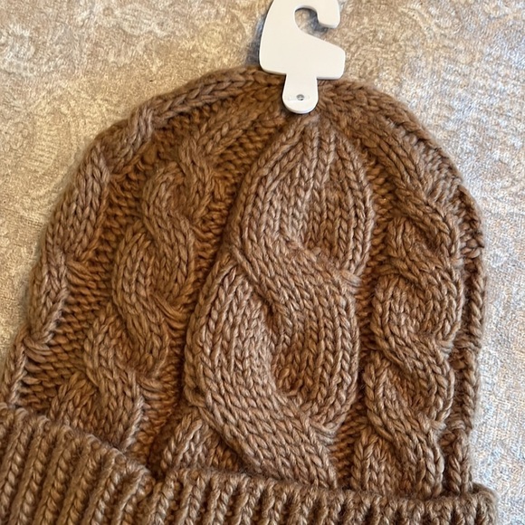 Brand New Michael Kors Cable Knit Cuffed Winter Hat Camel Beanie Gold Tone Logo - Picture 6 of 10